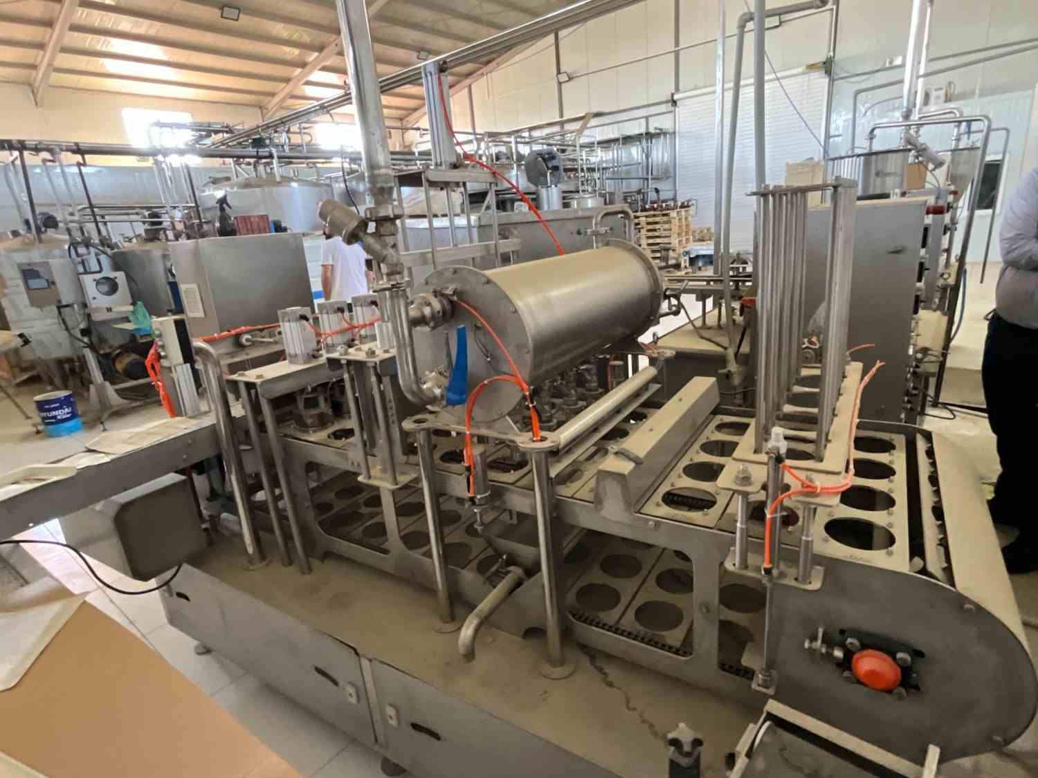 Sahi Rasa was selected to execute the relocation of a dairy factory from Erbil to the Kalar area of Sulaymaniyah, Iraq, with responsibility extending from equipment dismantling and transportation to reinstallation, commissioning, production preparation, branding, marketing, and operational support.