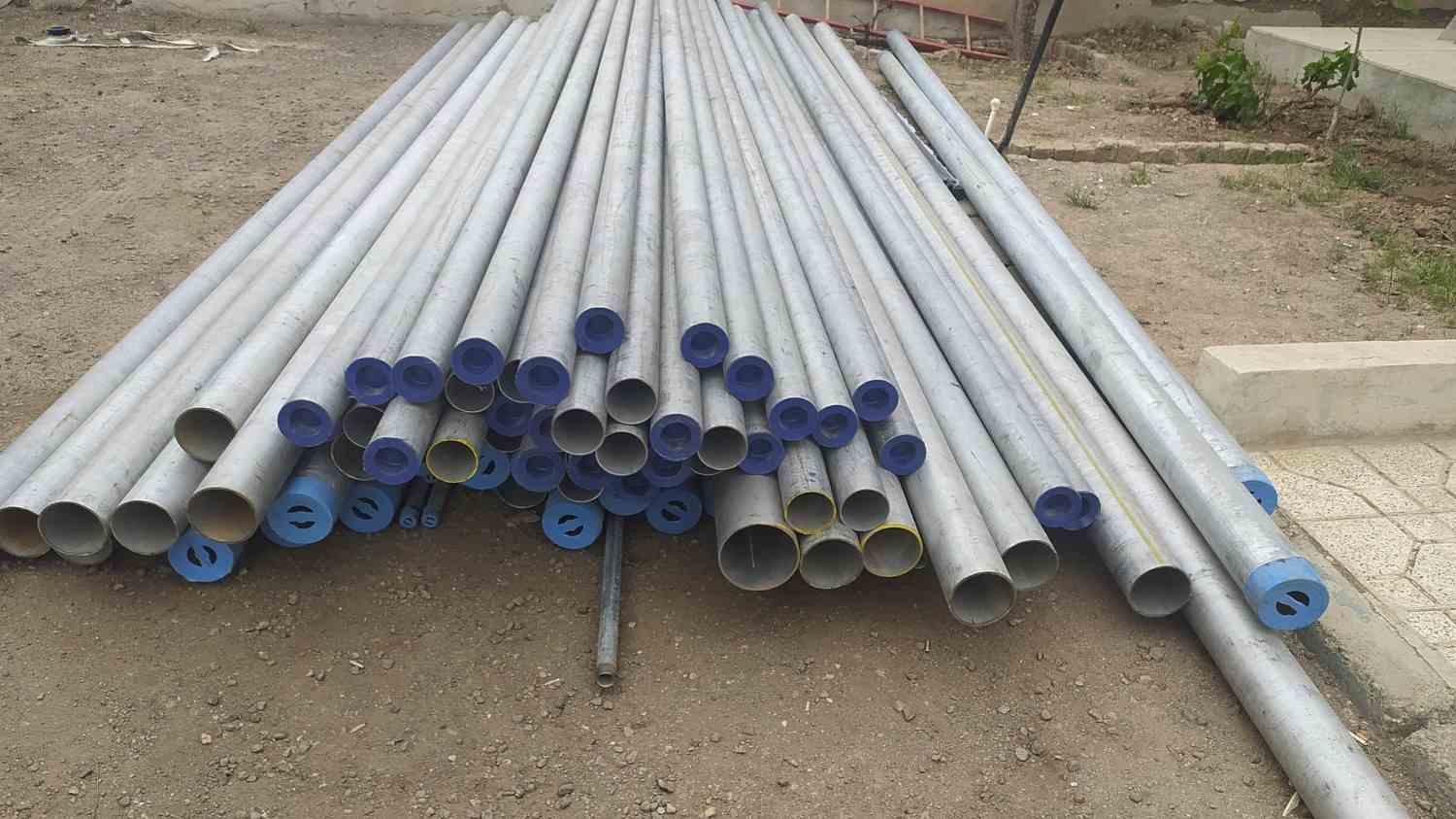 Detailed technical project report on industrial piping design for a household detergent factory in the Kurdistan Region of Iraq by Sahi Rasa. Bulk material transfer, steel and polyethylene tanks, thick-liquid pumps, SCADA integration, automatic CIP, smart remotely controllable piping, and material consumption reporting. Specialized services for Iraq and Kurdistan clients.