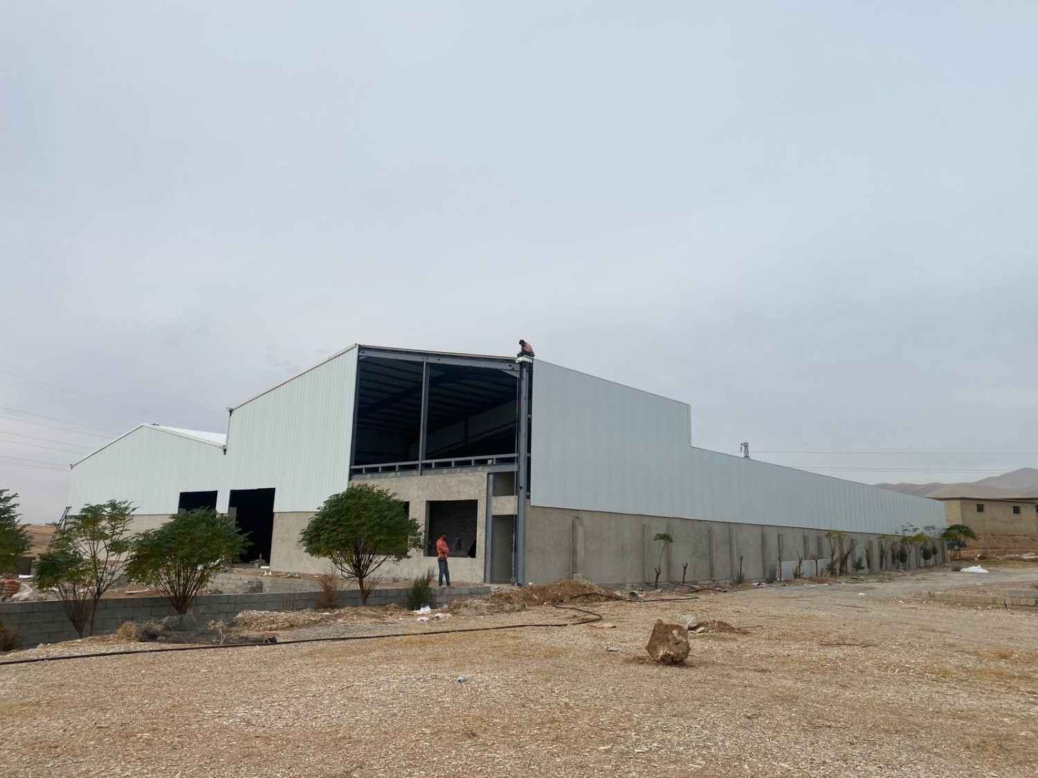 If you are looking for industrial shed construction, factory office space, or a complete EPC & PMC turnkey project in Iraq, the experts at Sahi Rasa are ready to provide consultation and execute your project.