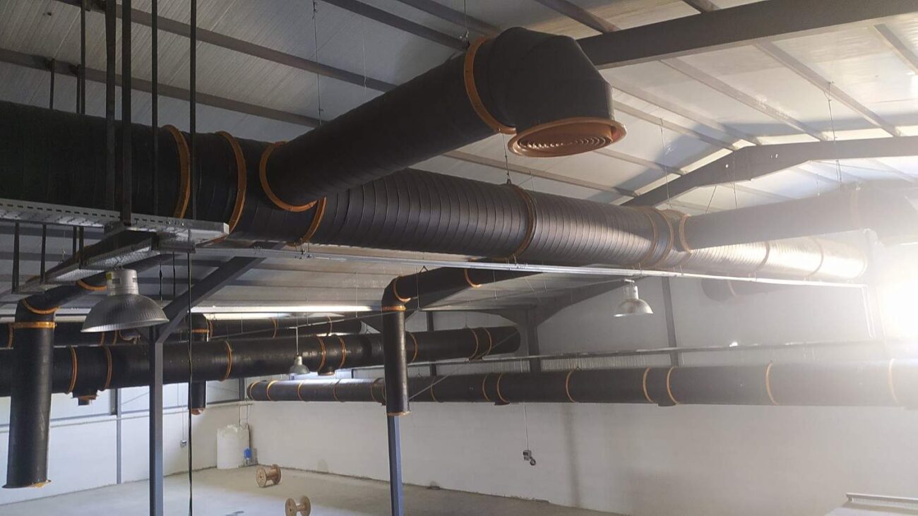 The Sahi Rasa engineering team determined the required capacity of each unit based on detailed heat-load calculations for the production hall, occupied volume, air-change rates, local climatic data in Iraq, and the specific requirements of the office area. Design deliverables included: